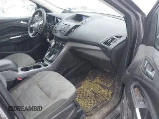 2015 Ford Escape SE with VIN 1FMCU9G90FUB35065, listed as a IAAI auction lot 41165956 with 131,485 mi miles. Bid and sale history available at carsss.com. Image 5.