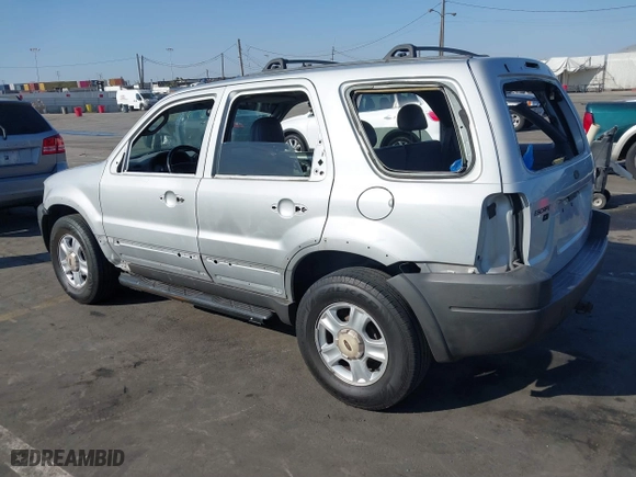 2002 Ford Escape XLT Choice with VIN 1FMYU03112KC92109, listed as a IAAI auction lot 41382961 with 105,145 mi miles. Bid and sale history available at carsss.com. Image 3.