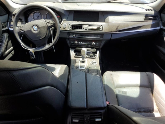 2012 BMW 5 Series 528i z VIN WBAXG5C51CDX06029, wystawiony jako Copart lot #56512415 z przebiegiem 126 307 mil mil oraz Czysty tytuł • Clean title. Historia ofert i sprzedaży dostępna na DreamBid. Obrazek 8.