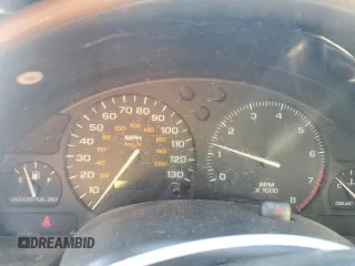 1998 Saturn SL z VIN 1G8ZK5275WZ210570, wystawiony jako Copart lot #82993114 z przebiegiem 144 690 mil mil oraz Szkody całkowita. Historia ofert i sprzedaży dostępna na DreamBid. Obrazek 9.