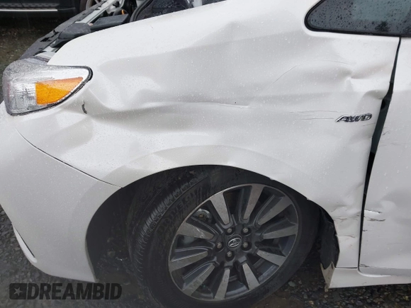 2018 Toyota Sienna XLE with VIN 5TDDZ3DC0JS201425, listed as a IAAI auction lot 42001590 with 49,772 mi miles. Bid and sale history available at carsss.com. Image 19.