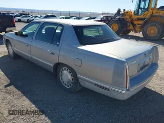 1998 Cadillac DeVille z VIN 1G6KD54Y8WU713369, wystawiony jako IAAI lot #41740945 z przebiegiem 149 384 mil mil oraz . Historia ofert i sprzedaży dostępna na DreamBid. Obrazek 3.