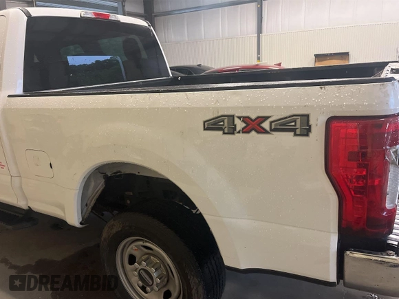 2019 Ford F-250 XL z VIN 1FT7W2B68KEF37148, wystawiony jako IAAI lot #42569097 z przebiegiem 201 085 mil mil oraz . Historia ofert i sprzedaży dostępna na DreamBid. Obrazek 11.
