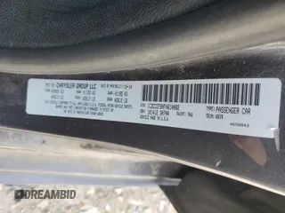 2015 Chrysler 200 LX z VIN 1C3CCCFBXFN610082, wystawiony jako Copart lot #53968855 z przebiegiem 116 395 mil mil oraz Czysty tytuł • Clean title. Historia ofert i sprzedaży dostępna na DreamBid. Obrazek 12.