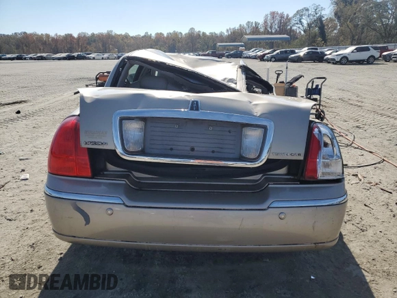 2004 Lincoln Town Car Ultimate L z VIN 1LNHM85W94Y672371, wystawiony jako Copart lot #77752284 z przebiegiem 140 776 mil mil oraz Nie do naprawy • Non repairable. Historia ofert i sprzedaży dostępna na DreamBid. Obrazek 6.