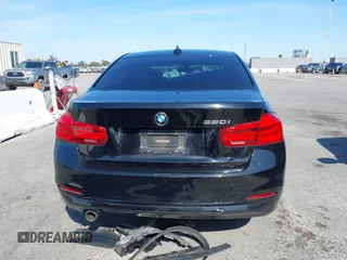 2017 BMW 3 Series 320i z VIN WBA8E1G52HNU15294, wystawiony jako IAAI lot #41980037 z przebiegiem 100 880 mil mil oraz . Historia ofert i sprzedaży dostępna na DreamBid. Obrazek 16.
