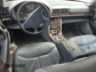 1995 Mercedes-Benz S 320 z VIN WDBGA33E2SA203147, wystawiony jako Copart lot #59230025 z przebiegiem 239 139 mil mil oraz Tytuł czysty. Historia ofert i sprzedaży dostępna na DreamBid. Obrazek 8.