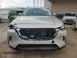 2025 Mazda CX-90 Preferred z VIN JM3KKBHD5S1214847, wystawiony jako Copart lot #51690015 z przebiegiem Nie podano mil oraz Czysty tytuł • Clean title. Historia ofert i sprzedaży dostępna na DreamBid. Obrazek 5.