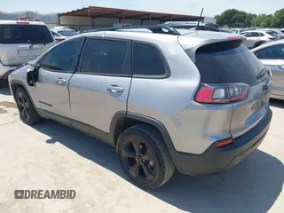 2021 Jeep Cherokee Altitude z VIN 1C4PJLLB4MD215146, wystawiony jako IAAI lot #42253929 z przebiegiem 42 666 mil mil oraz . Historia ofert i sprzedaży dostępna na DreamBid. Obrazek 3.