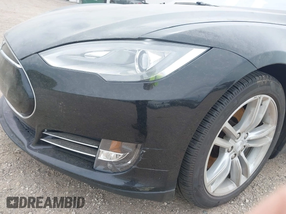 2013 Tesla Model S с VIN 5YJSA1CN1DFP08848, выставлен на аукционе IAAI как лот 42300243 с пробегом Не указан миль и . История ставок и продаж доступна на DreamBid. Изображение 6.