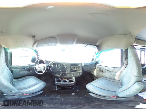 2017 GMC Savana Cargo z VIN 1GTW7AFF0H1338608, wystawiony jako Copart lot #52436585 z przebiegiem 162 749 mil mil oraz Szkoda całkowita • Salvage title. Historia ofert i sprzedaży dostępna na DreamBid. Obrazek 14.