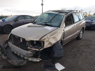 2005 Toyota Highlander with VIN JTEDP21A350047431, listed as a IAAI auction lot 41229856 with 166,102 mi miles. Bid and sale history available at carsss.com. Image 2.