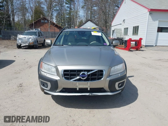 2012 Volvo XC70 T6 with VIN YV4902BZXC1137733, listed as a IAAI auction lot 42018303 with Not Provided miles and . Bid and sale history available at DreamBid. Image 12.