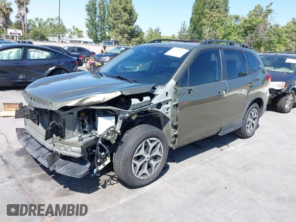 2022 Subaru Forester Premium z VIN JF2SKAEC2NH431414, wystawiony jako IAAI lot #42404661 z przebiegiem 51 516 mil mil oraz . Historia ofert i sprzedaży dostępna na DreamBid. Obrazek 18.