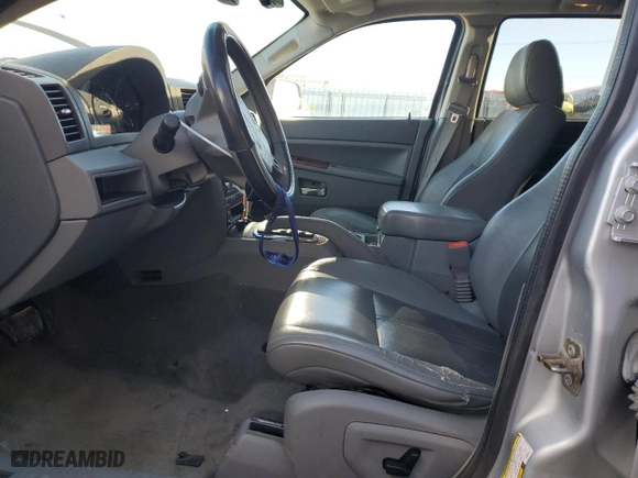 2007 Jeep Grand Cherokee Limited with VIN 1J8HR58287C589747, listed as a Copart auction lot 42752915 with 106,900 mi miles and Salvage Title. Bid and sale history available at carsss.com. Image 7.