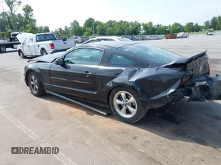 2008 Ford Mustang Deluxe z VIN 1ZVHT80N985155422, wystawiony jako IAAI lot #42312812 z przebiegiem Nie podano mil oraz . Historia ofert i sprzedaży dostępna na DreamBid. Obrazek 3.