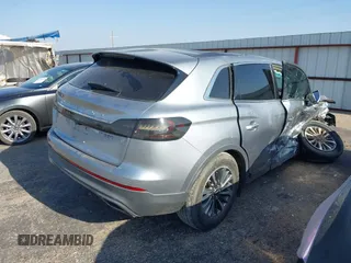 2020 Lincoln Nautilus Reserve z VIN 2LMPJ6K98LBL14122, wystawiony jako IAAI lot #42332303 z przebiegiem 90 460 mil mil oraz . Historia ofert i sprzedaży dostępna na DreamBid. Obrazek 4.