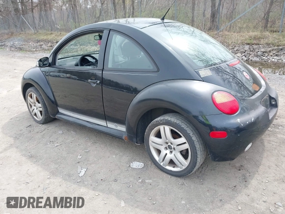 2004 Volkswagen New Beetle Coupe GL with VIN 3VWBK31CX4M416912, listed as a IAAI auction lot 42125377 with 999,999 mi miles. Bid and sale history available at carsss.com. Image 3.