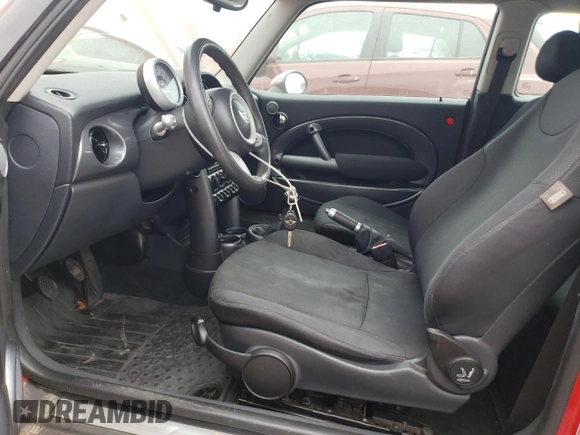 2005 MINI Hardtop with VIN WMWRC33475TC59069, listed as a Copart auction lot 51551605 with 87,900 mi miles and Clean title. Bid and sale history available at DreamBid. Image 7.