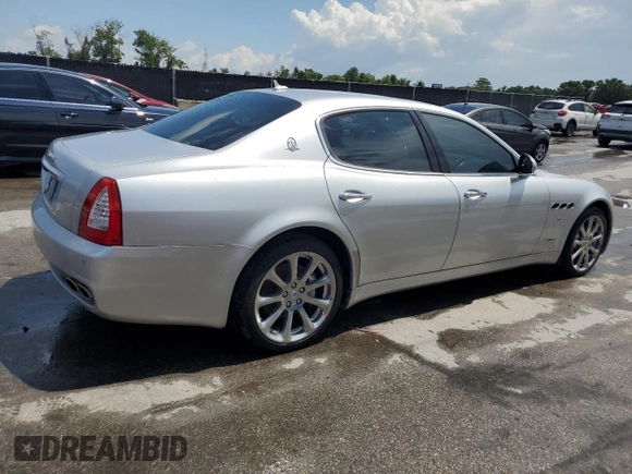 2009 Maserati Quattroporte z VIN ZAMFK39A190043806, wystawiony jako Copart lot #59159025 z przebiegiem 74 106 mil mil oraz Czysty tytuł • Clean title. Historia ofert i sprzedaży dostępna na DreamBid. Obrazek 3.