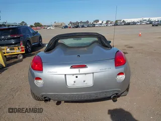 2007 Pontiac Solstice z VIN 1G2MB35B57Y111621, wystawiony jako IAAI lot #41332760 z przebiegiem 49 784 mil mil oraz . Historia ofert i sprzedaży dostępna na DreamBid. Obrazek 16.