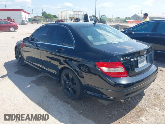 2011 Mercedes-Benz C 300 Sport с VIN WDDGF5EB8BR155906, выставлен на аукционе IAAI как лот 42522601 с пробегом 158 877 миль миль и . История ставок и продаж доступна на DreamBid. Изображение 3.