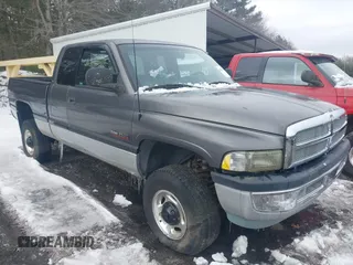 2001 Dodge Ram 2500 with VIN 3B7KF23681G808869, listed as a IAAI auction lot 41633680 with 154,452 mi miles. Bid and sale history available at carsss.com. Image 1.