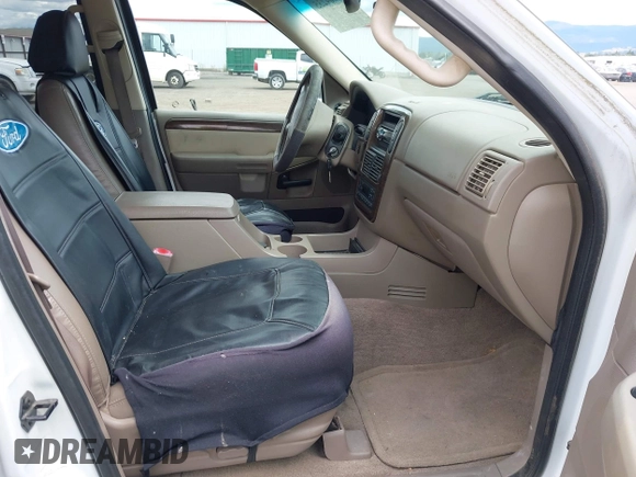 2002 Ford Explorer Eddie Bauer z VIN 1FMZU64W02ZC72927, wystawiony jako IAAI lot #42704235 z przebiegiem 126 317 mil mil oraz . Historia ofert i sprzedaży dostępna na DreamBid. Obrazek 5.