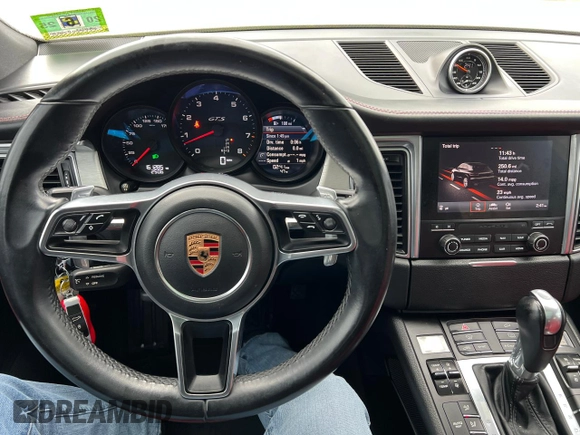 2018 Porsche Macan GTS with VIN WP1AG2A59JLB62195, listed as a Copart auction lot 50828585 with 161,285 mi miles and Clean Title. Bid and sale history available at DreamBid. Image 7.