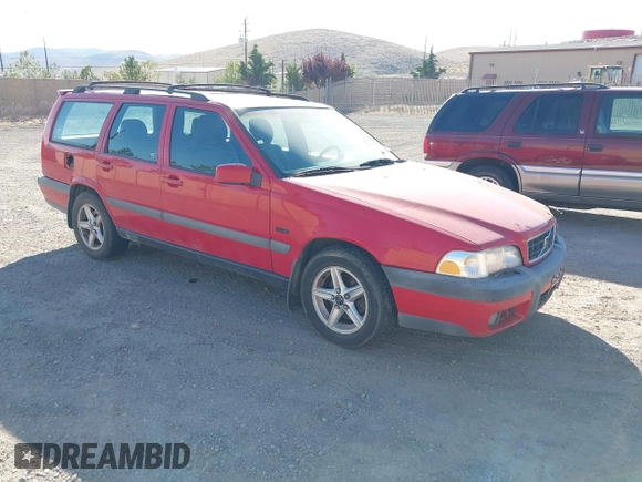 1998 Volvo V70 XC Cross Country z VIN YV1LZ5640W2526081, wystawiony jako IAAI lot #42617557 z przebiegiem Nie podano mil oraz . Historia ofert i sprzedaży dostępna na DreamBid. Obrazek 1.