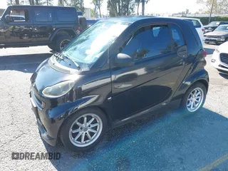 2009 Smart fortwo Pure z VIN WMEEJ31X49K218655, wystawiony jako IAAI lot #40850458 z przebiegiem 243 075 mil mil oraz . Historia ofert i sprzedaży dostępna na DreamBid. Obrazek 16.