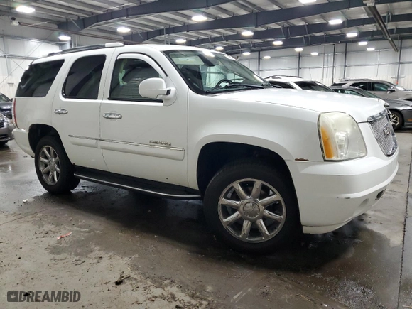 2007 GMC Yukon Denali with VIN 1GKFK63827J252365, listed as a Copart auction lot 71965744 with 177,332 mi miles and Salvage Title. Bid and sale history available at carsss.com. Image 4.