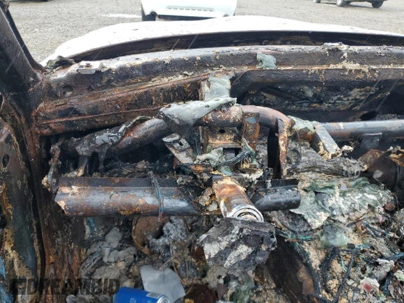 1997 BMW 3 Series Z3 2.8 z VIN 4USCJ3320VLC02817, wystawiony jako Copart lot #69536054 z przebiegiem Nie podano mil oraz Nie do naprawy • Non repairable. Historia ofert i sprzedaży dostępna na DreamBid. Obrazek 9.