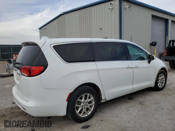 2020 Chrysler Voyager LX z VIN 2C4RC1CG0LR105113, wystawiony jako Copart lot #84686774 z przebiegiem 56 995 mil mil oraz Szkoda całkowita • Salvage title. Historia ofert i sprzedaży dostępna na DreamBid. Obrazek 3.
