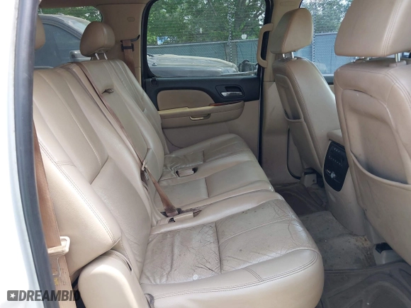2007 Chevrolet Suburban LT with VIN 3GNFC16J77G136291, listed as a IAAI auction lot 41957476 with 1 mi miles. Bid and sale history available at carsss.com. Image 8.