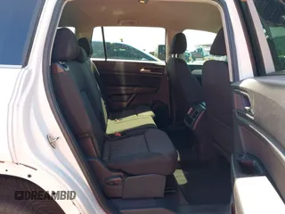 2018 Volkswagen Atlas S with VIN 1V2AP2CA1JC565274, listed as a IAAI auction lot 41686934 with 68,289 mi miles and . Bid and sale history available at DreamBid. Image 8.