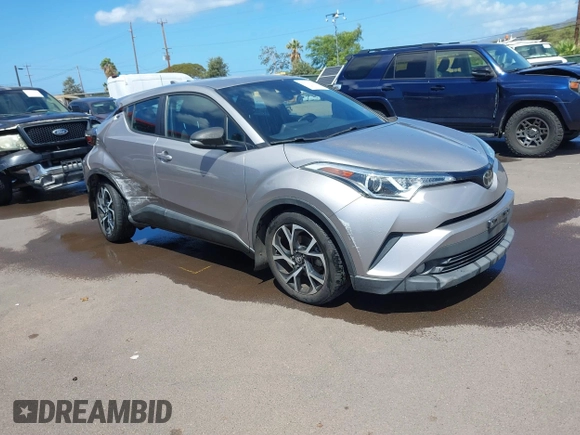 2018 Toyota C-HR XLE z VIN NMTKHMBX5JR009504, wystawiony jako IAAI lot #41776136 z przebiegiem 63 795 mil mil oraz . Historia ofert i sprzedaży dostępna na DreamBid. Obrazek 1.