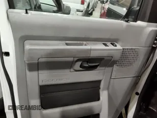 2012 Ford Econoline Cargo Recreational z VIN 1FTNE2EW9CDB05438, wystawiony jako IAAI lot #42364509 z przebiegiem 149 680 mil mil oraz . Historia ofert i sprzedaży dostępna na DreamBid. Obrazek 1.