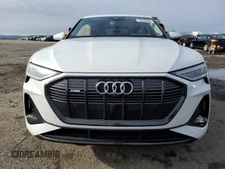 2021 Audi e-tron Sportback S line Premium Plus z VIN WA12AAGEXMB013582, wystawiony jako Copart lot #69440302 z przebiegiem 17 876 mil mil oraz . Historia ofert i sprzedaży dostępna na DreamBid. Obrazek 5.
