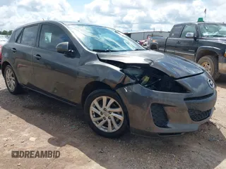 2012 Mazda 3 i Touring z VIN JM1BL1L8XC1686831, wystawiony jako IAAI lot #42373850 z przebiegiem 152 067 mil mil oraz . Historia ofert i sprzedaży dostępna na DreamBid. Obrazek 1.