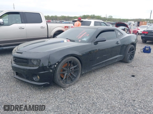 2010 Chevrolet Camaro 2SS z VIN 2G1FK1EJ9A9137692, wystawiony jako IAAI lot #42085420 z przebiegiem 169 665 mil mil oraz . Historia ofert i sprzedaży dostępna na DreamBid. Obrazek 17.