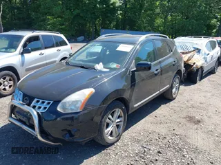 2013 Nissan Rogue SV z VIN JN8AS5MV9DW640118, wystawiony jako IAAI lot #39519530 z przebiegiem 86 621 mil mil oraz . Historia ofert i sprzedaży dostępna na DreamBid. Obrazek 2.