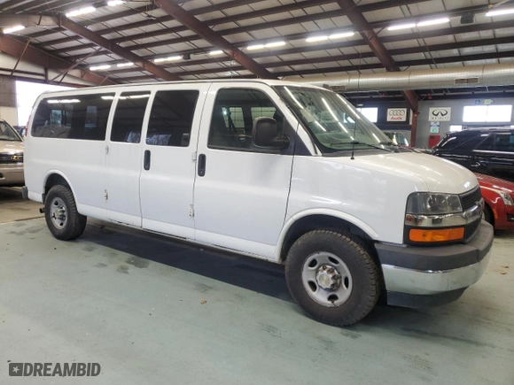 2017 Chevrolet Express Passenger LT with VIN 1GAZGPFG4H1177374, listed as a Copart auction lot 81664784 with 248,250 mi miles and Clean Title. Bid and sale history available at carsss.com. Image 4.