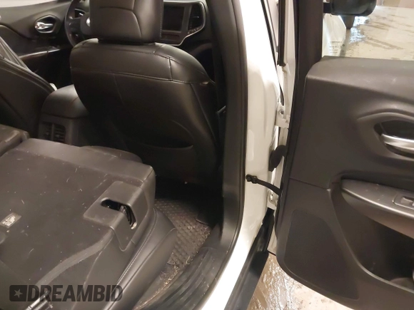 2019 Jeep Cherokee Trailhawk with VIN 1C4PJMBX4KD390061, listed as a IAAI auction lot 42007112 with 72,227 mi miles and . Bid and sale history available at DreamBid. Image 8.