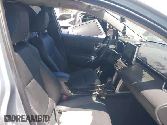 2024 Toyota Corolla Cross XLE z VIN 7MUDAAAG3RV091250, wystawiony jako IAAI lot #42749438 z przebiegiem 13 481 mil mil oraz . Historia ofert i sprzedaży dostępna na DreamBid. Obrazek 5.