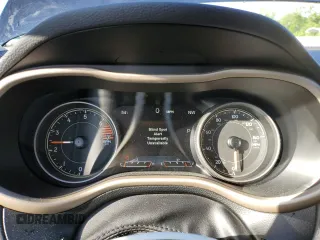 2017 Jeep Cherokee Limited с VIN 1C4PJLDB1HW640753, выставлен на аукционе Copart как лот 54662065 с пробегом 63 644 миль миль и Списание • Salvage title. История ставок и продаж доступна на DreamBid. Изображение 9.