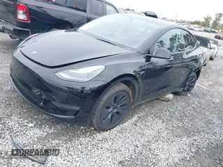 2025 Tesla Model Y Long Range with VIN 7SAYGDEDXSA349480, listed as a IAAI auction lot 41492740 with 1,486 mi miles and . Bid and sale history available at DreamBid. Image 2.