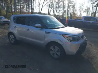 2016 Kia Soul with VIN KNDJN2A29G7843388, listed as a IAAI auction lot 40996261 with 103,900 mi miles. Bid and sale history available at carsss.com. Image 1.