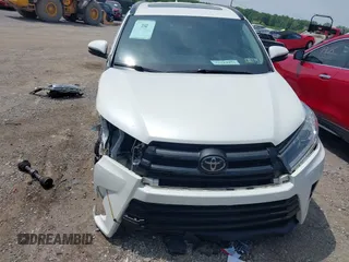 2018 Toyota Highlander SE z VIN 5TDJZRFH2JS547586, wystawiony jako IAAI lot #42219473 z przebiegiem 93 873 mil mil oraz . Historia ofert i sprzedaży dostępna na DreamBid. Obrazek 18.