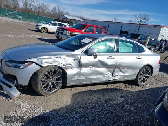 2018 Volvo S90 Momentum with VIN LVY982AKXJP019409, listed as a IAAI auction lot 41462054 with 99,374 mi miles. Bid and sale history available at carsss.com. Image 14.